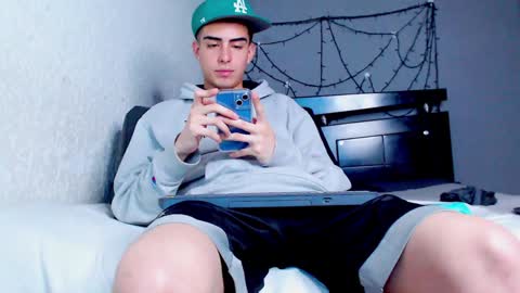 Snapshot of ryannhill_ chatting on 01-21-25, 09:35 Ryannhill online show from 01-21-25, 09:35