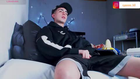 Snapshot of ryannhill_ chatting on 09-11-25, 06:13 Ryannhill online show from 09-11-25, 06:13