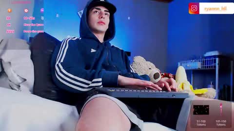 Snapshot of ryannhill_ chatting on 09-19-25, 08:05 Ryannhill online show from 09-19-25, 08:05