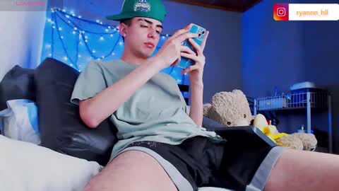 Snapshot of ryannhill_ chatting on 10-17-25, 07:22 Ryannhill online show from 10-17-25, 07:22