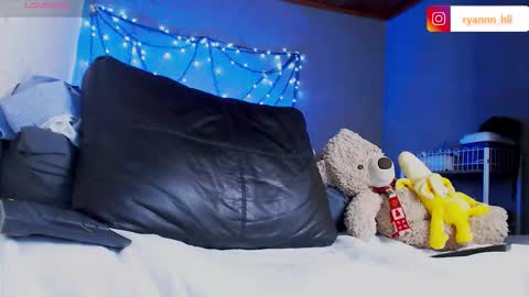 Snapshot of ryannhill_ chatting on 10-24-25, 08:00 Ryannhill online show from 10-24-25, 08:00