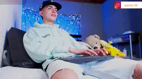 Snapshot of ryannhill_ chatting on 11-07-25, 04:45 Ryannhill online show from 11-07-25, 04:45