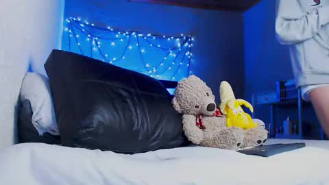 Snapshot of ryannhill_ chatting on 11-18-25, 07:24 Ryannhill online show from 11-18-25, 07:24