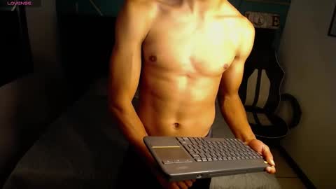 Snapshot of ryanpricee chatting on 12-18-24, 05:59 RyanPricee online show from 12-18-24, 05:59