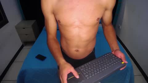 Snapshot of ryanpricee chatting on 01-07-25, 05:33 RyanPricee online show from 01-07-25, 05:33