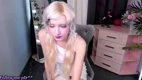 Snapshot of ryoba_coy chatting on 11-21-25, 09:30 Ryoba Like and subscribe to help make the rating better and I will doing a grait show for u online show from 11-21-25, 09:30