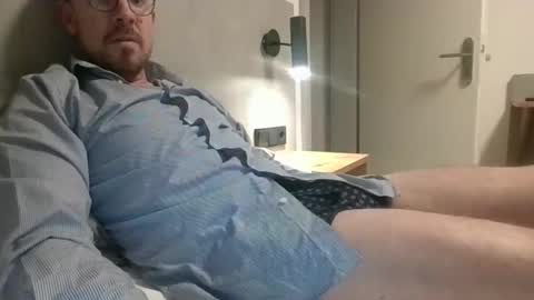 s_i_q online show from 11-19-25, 04:18