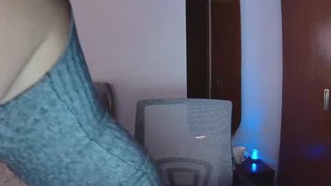 Snapshot of saarah_tailor chatting on 03-02-26, 05:09 Saraah Tailor online show from 03-02-26, 05:09