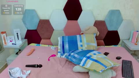 sabriana_smith1 online show from 04-12-26, 04:01