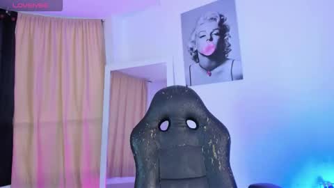 Snapshot of sabrina_lopez1 chatting on 10-31-25, 10:33 sabrina_lopez1 online show from 10-31-25, 10:33