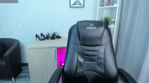 GMT7TueWedThuFriSatSun 0100am-0700am online show from 01-19-25, 09:55