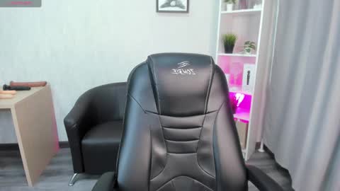 GMT7TueWedThuFriSatSun 0100am-0700am online show from 02-23-25, 09:48