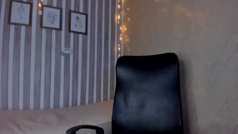 mariana  online show from 02-06-25, 01:16