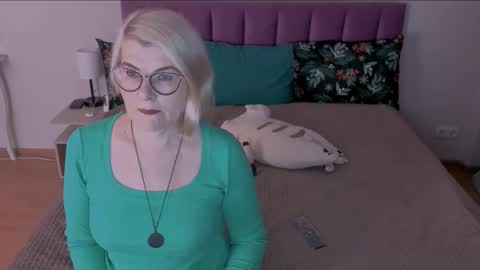 Sabrina MacMarren online show from 02-09-25, 05:19