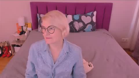 Sabrina MacMarren online show from 10-19-25, 01:12