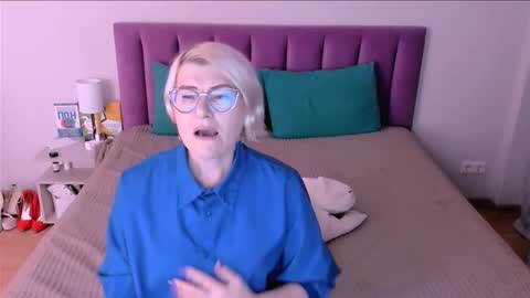 Sabrina MacMarren online show from 11-14-25, 03:00