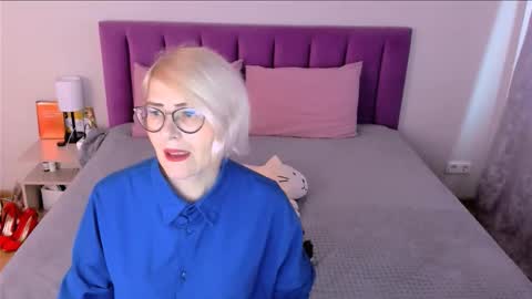 Sabrina MacMarren online show from 11-20-25, 10:37