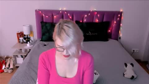 Sabrina MacMarren online show from 12-15-25, 01:37