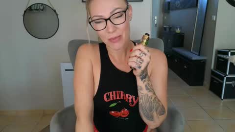 sacha__xx online show from 10-16-25, 12:28