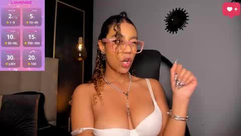 Snapshot of sade_jackson1 chatting on 09-09-25, 04:45 Sophie online show from 09-09-25, 04:45