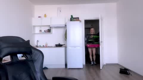 Sofia online show from 02-21-25, 11:01