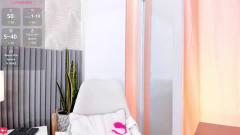 Silvia online show from 10-30-25, 01:12