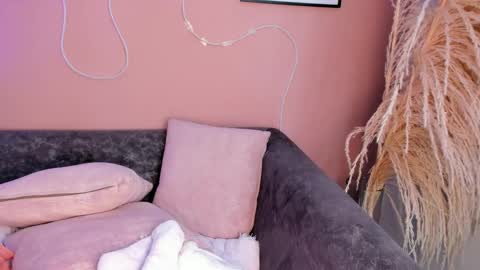  Sally White  online show from 03-12-25, 04:08