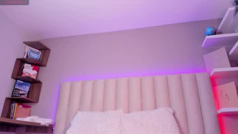  Sally White  online show from 09-10-25, 03:06