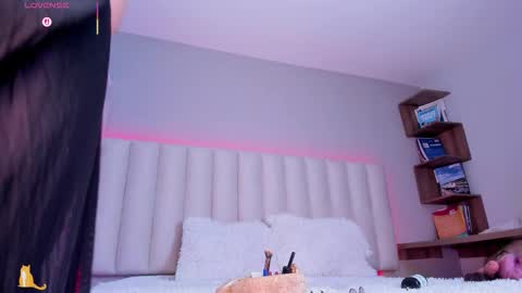  Sally White  online show from 09-18-25, 03:19