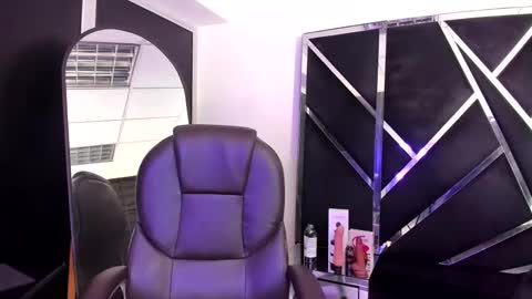 salmaportman_ online show from 10-21-25, 03:29