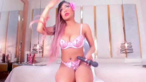 Snapshot of salomebenz_01 chatting on 01-31-25, 09:26  Salome benz online show from 01-31-25, 09:26