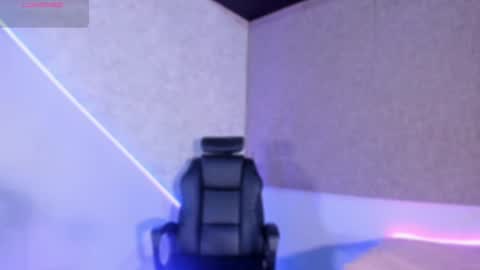 Salome Ferreira online show from 11-17-25, 04:13