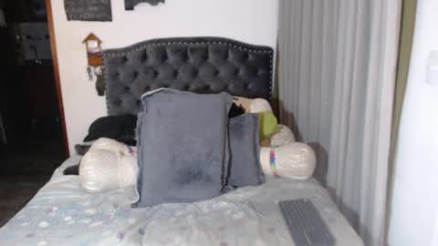 yenny online show from 04-17-26, 05:21