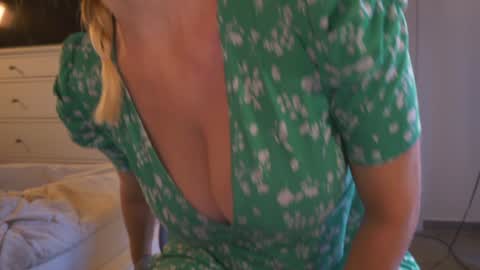 IsaBella-  online show from 10-10-25, 12:04