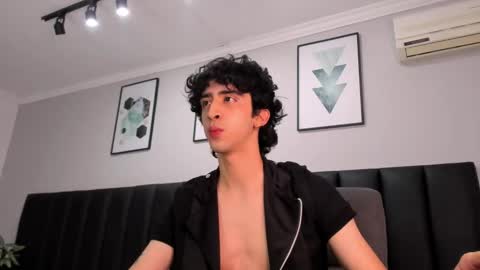 Snapshot of salvatore_monterey chatting on 02-13-25, 09:06 salvatore online show from 02-13-25, 09:06