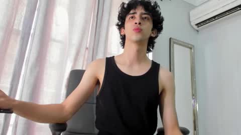 Snapshot of salvatore_monterey chatting on 02-15-25, 06:23 salvatore online show from 02-15-25, 06:23