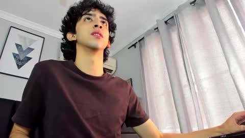 Snapshot of salvatore_monterey chatting on 02-20-25, 02:35 salvatore online show from 02-20-25, 02:35