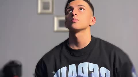 Snapshot of salvatore_romanoo chatting on 03-02-26, 07:15 Salvatore online show from 03-02-26, 07:15