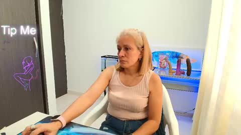 Snapshot of samanta_stone69 chatting on 09-23-25, 08:34 Samanta Stone online show from 09-23-25, 08:34