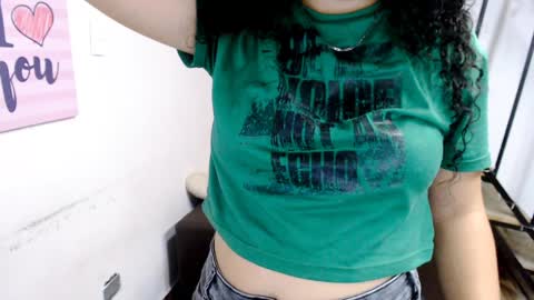 Snapshot of samantha2girl chatting on 01-22-25, 11:53 samantha online show from 01-22-25, 11:53