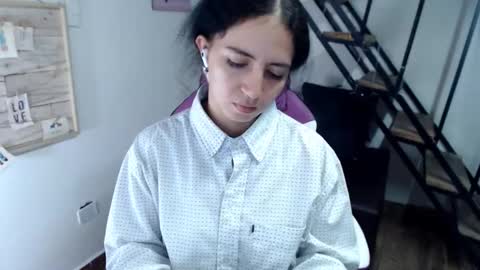 Snapshot of samantha2girl chatting on 10-29-25, 05:47 samantha online show from 10-29-25, 05:47