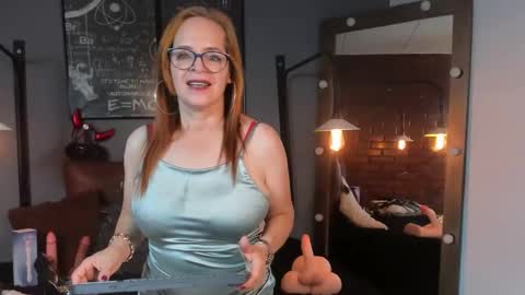 Snapshot of samantha_mature56 chatting on 02-04-25, 04:50 Sam online show from 02-04-25, 04:50