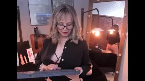 Snapshot of samantha_mature56 chatting on 09-10-25, 07:52 Sam online show from 09-10-25, 07:52