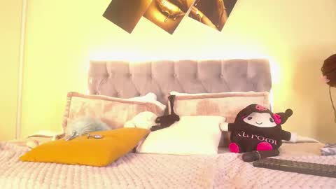 Snapshot of samantha_spike chatting on 12-05-25, 08:23 Samantha online show from 12-05-25, 08:23