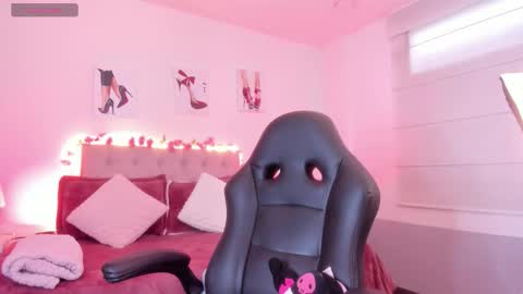 Snapshot of samantha_spike chatting on 01-18-26, 06:55 Samantha online show from 01-18-26, 06:55