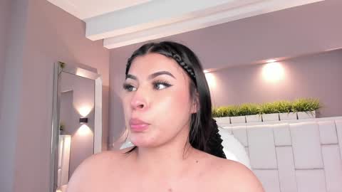 Snapshot of samanthaa_22_ chatting on 01-09-25, 09:59 Samanthaa online show from 01-09-25, 09:59