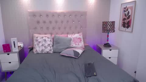 Samantha online show from 11-23-25, 05:07