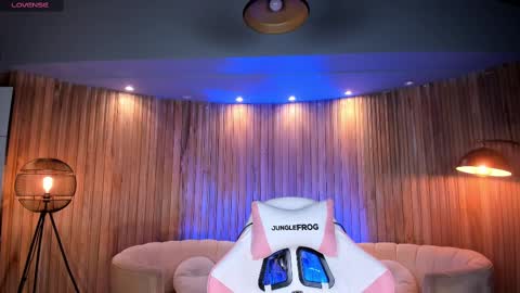 Samantha Klein online show from 02-19-25, 03:39