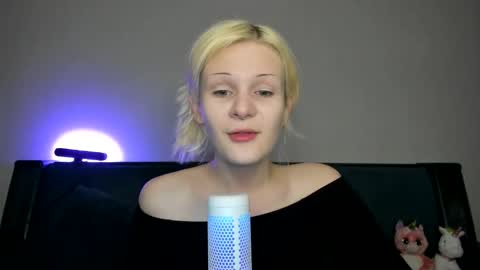 Snapshot of samanthamiasnik1 chatting on 03-05-25, 08:32 Samantha online show from 03-05-25, 08:32