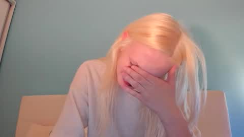 Snapshot of samanthamiasnik1 chatting on 12-16-25, 09:31 Samantha online show from 12-16-25, 09:31